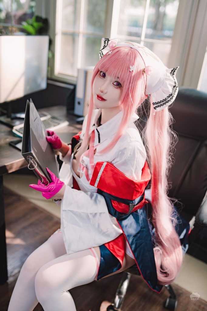 图片[2]-羽生三未神级演绎碧蓝航线英仙座，护士造型治愈力MAX引爆全网！-cos图咖