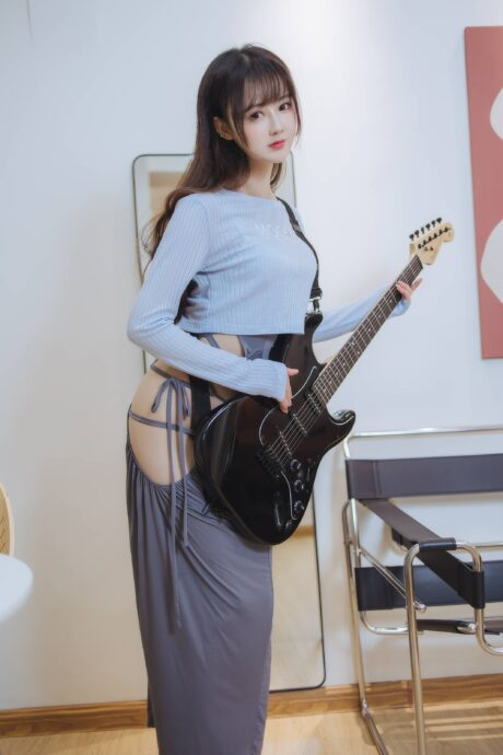 图片[2]-心动旋律！羽生三未吉他妹妹COS上演视觉摇滚盛宴-cos图咖