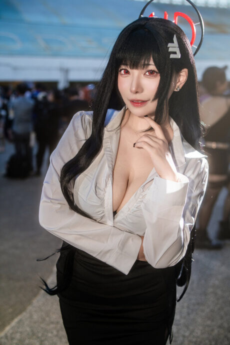 图片[3]-巅峰还原！葵Aoi《蔚蓝档案》调月莉音COS制霸FF45，大姐头气场席卷全场-cos图咖