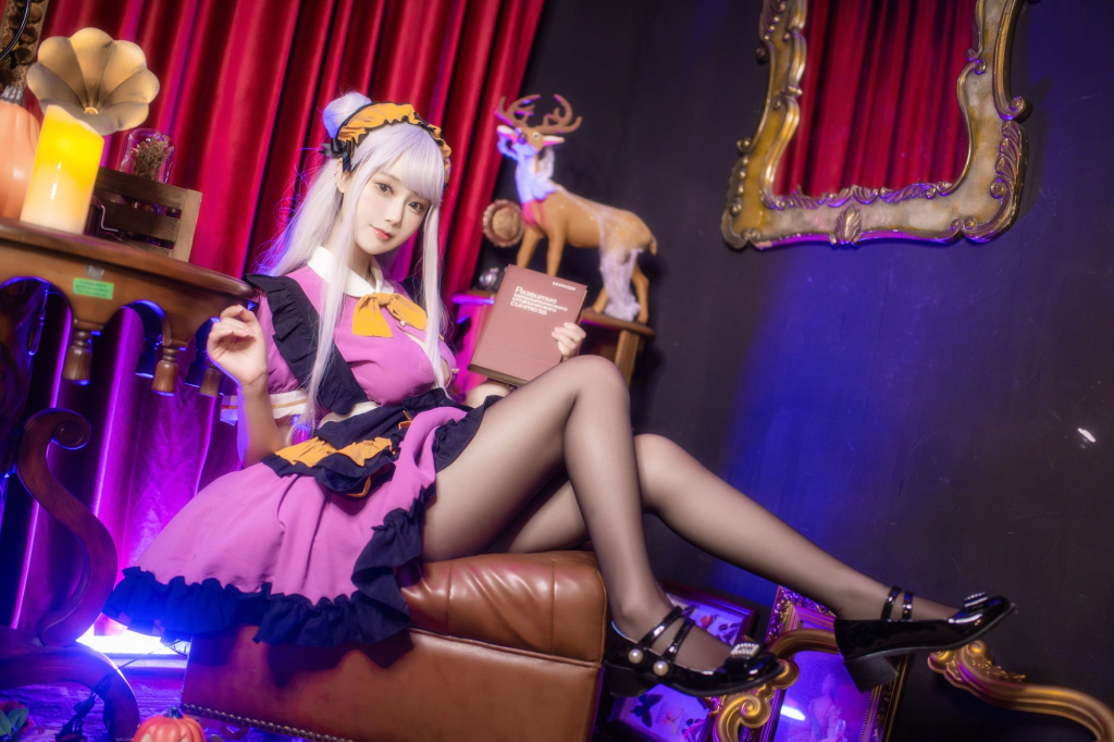 图片[1]-魔法女仆降临！羽生三未万圣节原创COS引爆视觉盛宴，丝袜造型惊艳全网-cos图咖