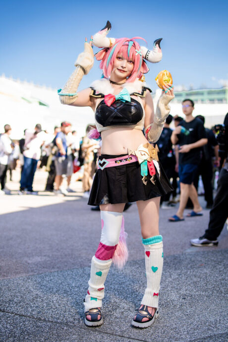 甜度爆表！Suzuran神还原《原神》瓦雷莎，FF45漫展掀起治愈系风暴-cos图咖