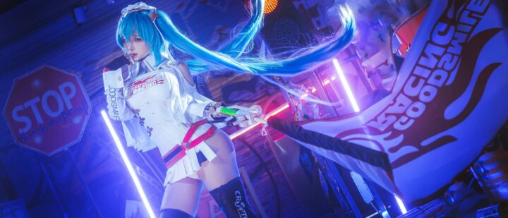 蠢沫沫赛博初音未来COS，电子歌姬惊艳降临！-cos图咖
