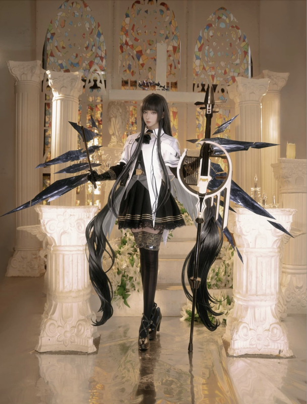 羽生三未神级还原《明日方舟》阿尔图罗，优雅术士引爆视觉盛宴！-cos图咖