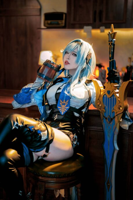 图片[2]-冰霜之舞：半半子化身优菈，以浪花骑士的冷艳定格复仇美学-cos图咖