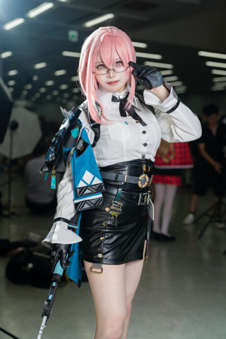 图片[2]-绝对理性的魅力：Sabi錆化身绝区零月城柳，以秩序核心定义冷艳巅峰-cos图咖