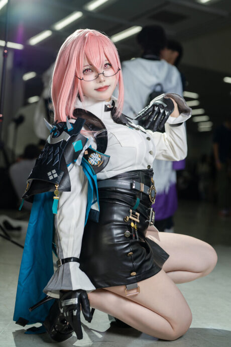 图片[3]-绝对理性的魅力：Sabi錆化身绝区零月城柳，以秩序核心定义冷艳巅峰-cos图咖