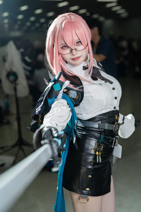 图片[4]-绝对理性的魅力：Sabi錆化身绝区零月城柳，以秩序核心定义冷艳巅峰-cos图咖