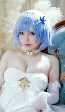 冰雪女神降临！半半子神级演绎《碧蓝航线》恰巴耶夫，白骑兵礼裙惊艳四座-cos图咖