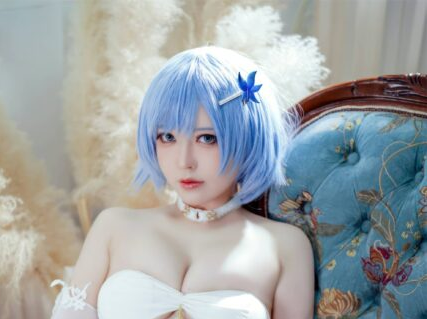 冰雪女神降临！半半子神级演绎《碧蓝航线》恰巴耶夫，白骑兵礼裙惊艳四座-cos图咖