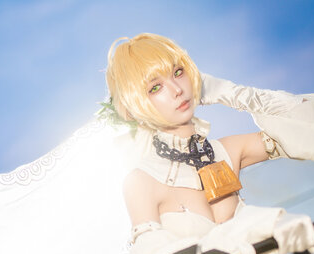 新娘尼禄降临！四巫日モミ神级COS惊艳PF，傲娇美学引爆全场-cos图咖