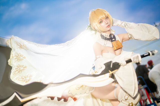 图片[1]-新娘尼禄降临！四巫日モミ神级COS惊艳PF，傲娇美学引爆全场-cos图咖