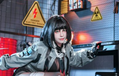 致命眼神破壁!BANBANKO半半子神级还原《绝区零》简·杜,黑街女王气场全开-cos图咖