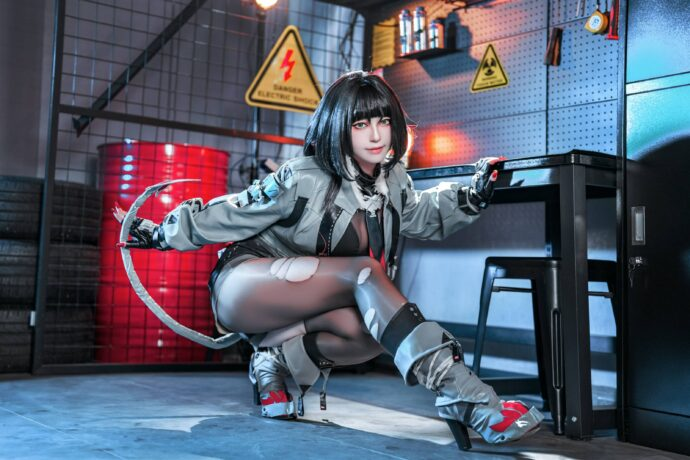 图片[1]-致命眼神破壁！BANBANKO半半子神级还原《绝区零》简·杜，黑街女王气场全开-cos图咖