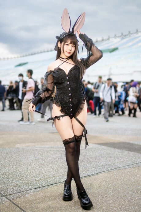 图片[1]-魅影绰约！Helene凯琳黑色蕾丝兔女郎COS，于PF现场掀起复古风潮-cos图咖