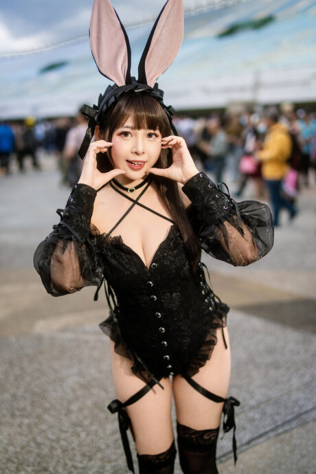 图片[3]-魅影绰约！Helene凯琳黑色蕾丝兔女郎COS，于PF现场掀起复古风潮-cos图咖