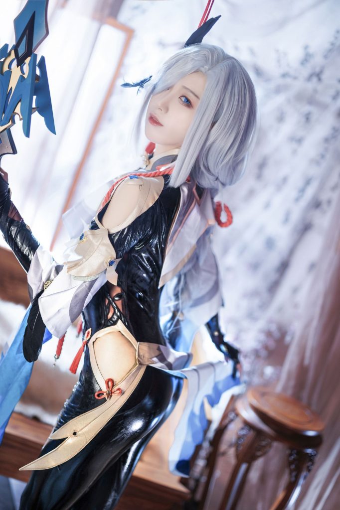 图片[2]-璃月仙颜降临！封疆疆v化身申鹤，以清冷之姿诠释致命吸引力-cos图咖