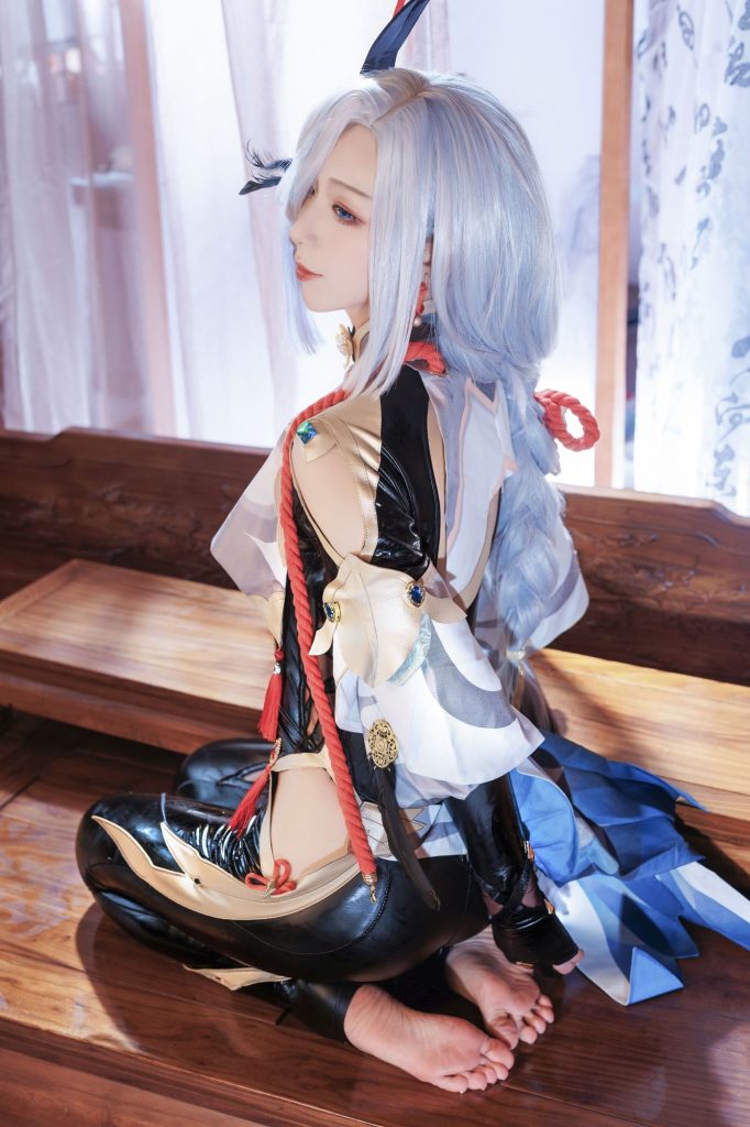 图片[4]-璃月仙颜降临！封疆疆v化身申鹤，以清冷之姿诠释致命吸引力-cos图咖