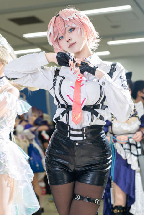 图片[3]-夜雨中的提线人偶：青野悠悠以绝对掌控力唤醒鹰岭露依次元神韵-cos图咖