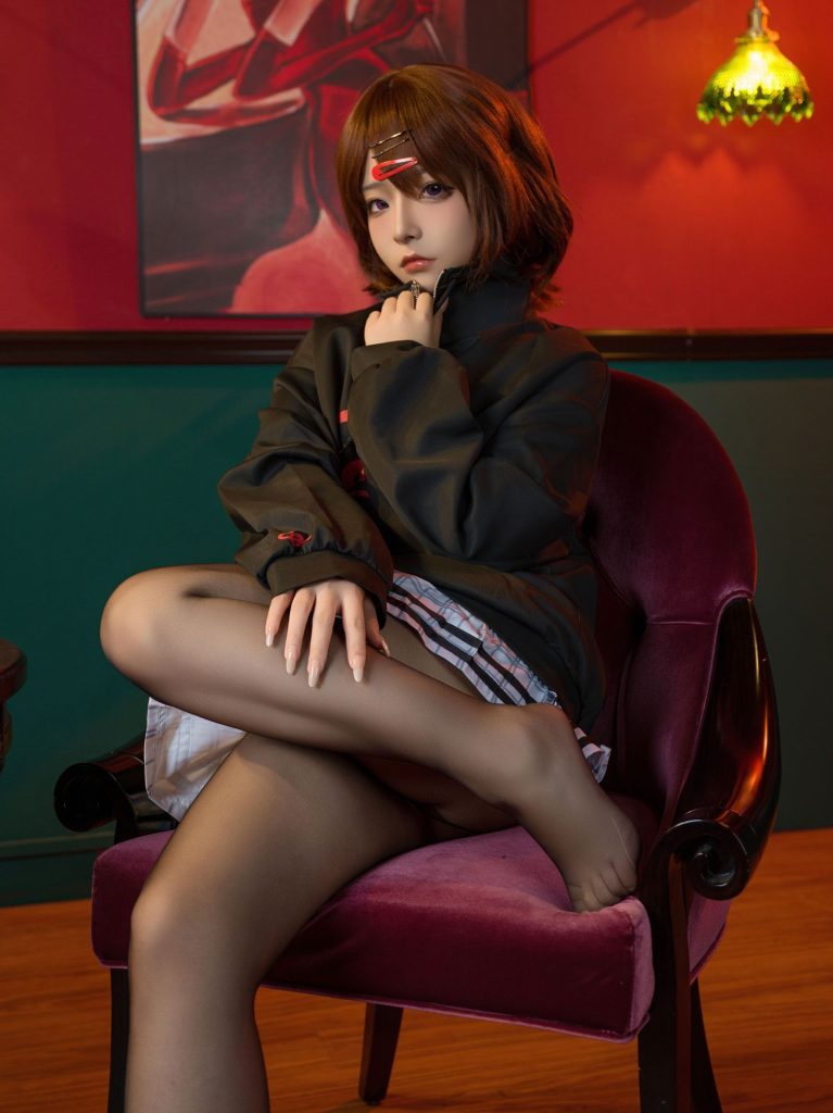 图片[2]-吧台后的疏离感：yuuhui玉汇演绎樋口円香的冷感兔女郎-cos图咖