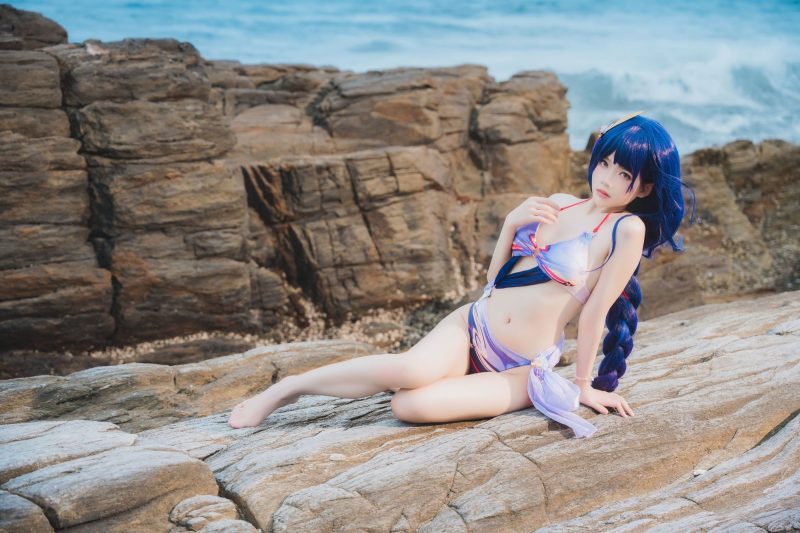 当永恒坠入夏日:桜桃喵泳装雷电将军的海岸诗篇-cos图咖