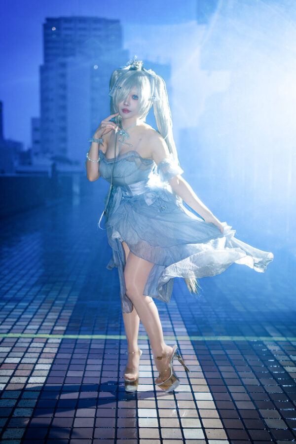 图片[3]-雨幕霓裳：Hiyokko化身灰姑娘，于池袋夜雨中翩然起舞-cos图咖