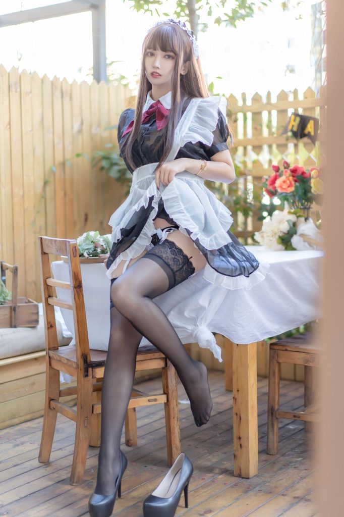 图片[4]-过期米线线喵透明女仆COS：演绎优雅与性感的视觉平衡-cos图咖