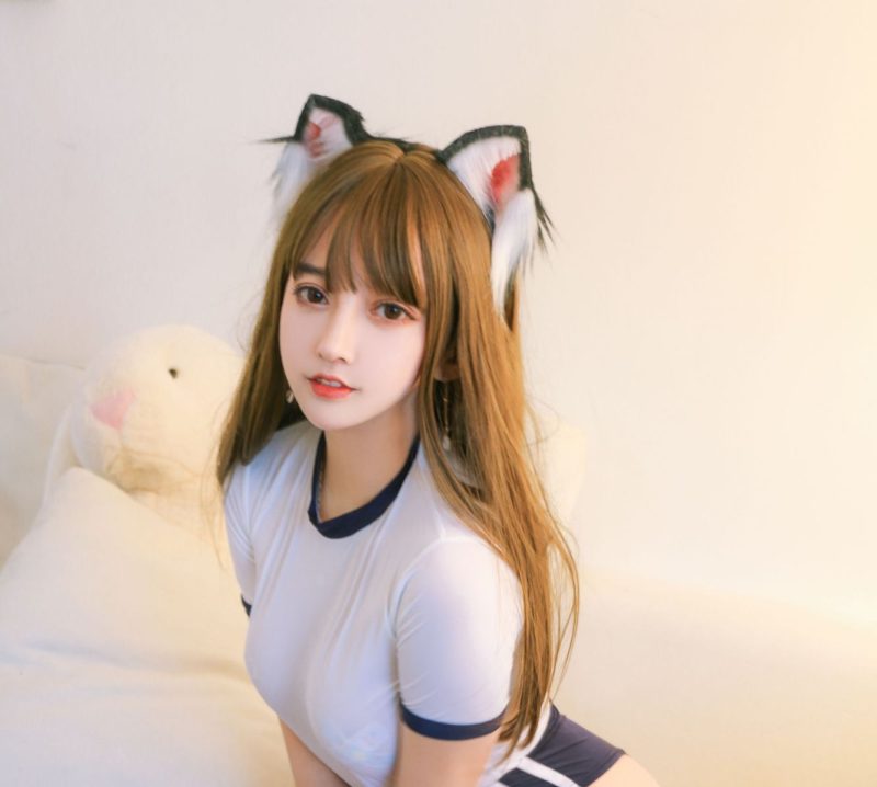 阳光角落的猫系日常：过期米线线喵体操服演绎慵懒美学-cos图咖