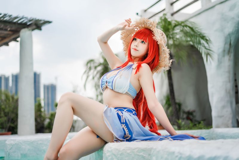 夏日波光里的俏皮精灵:蜜汁猫裘妮露泳装演绎轻盈美学-cos图咖
