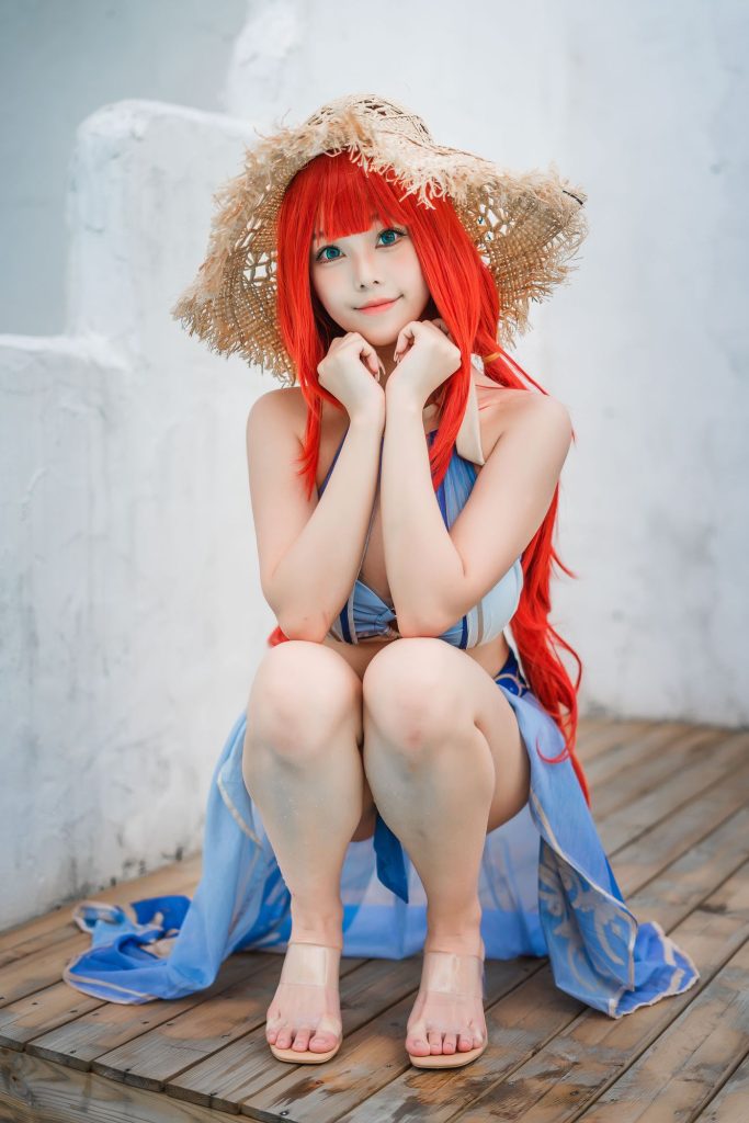图片[2]-夏日波光里的俏皮精灵：蜜汁猫裘妮露泳装演绎轻盈美学-cos图咖
