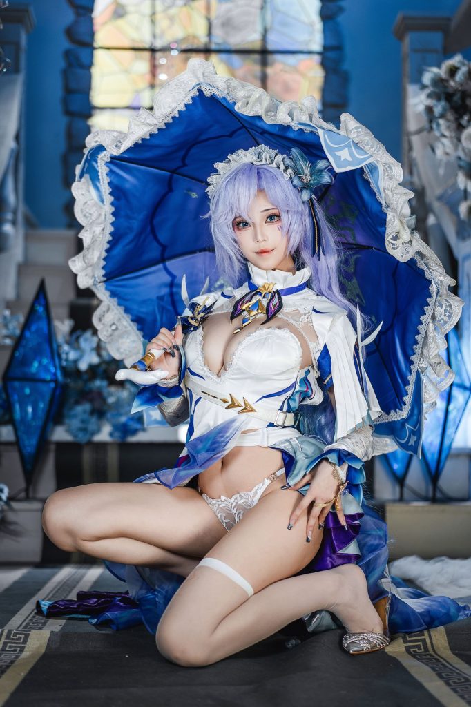 图片[3]-冷感张力与优雅曲线：蜜汁猫裘坎特蕾拉演绎鸣潮魔法美学-cos图咖