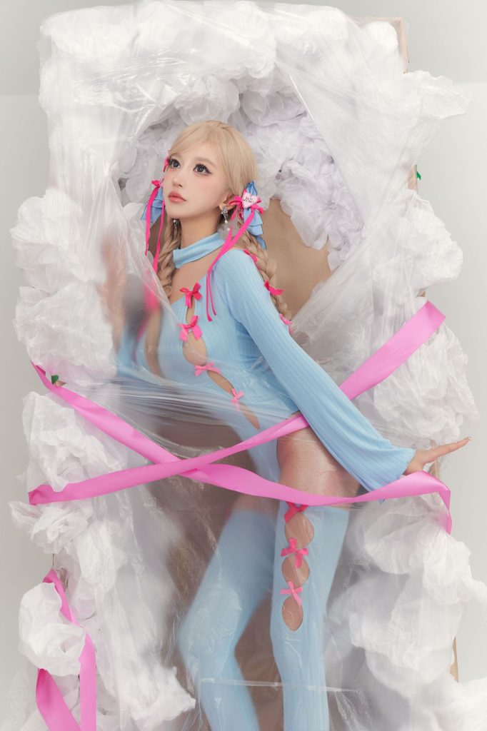 图片[4]-从收藏品到角色感：过期米线线喵演绎异世界玩偶的脆弱之美-cos图咖