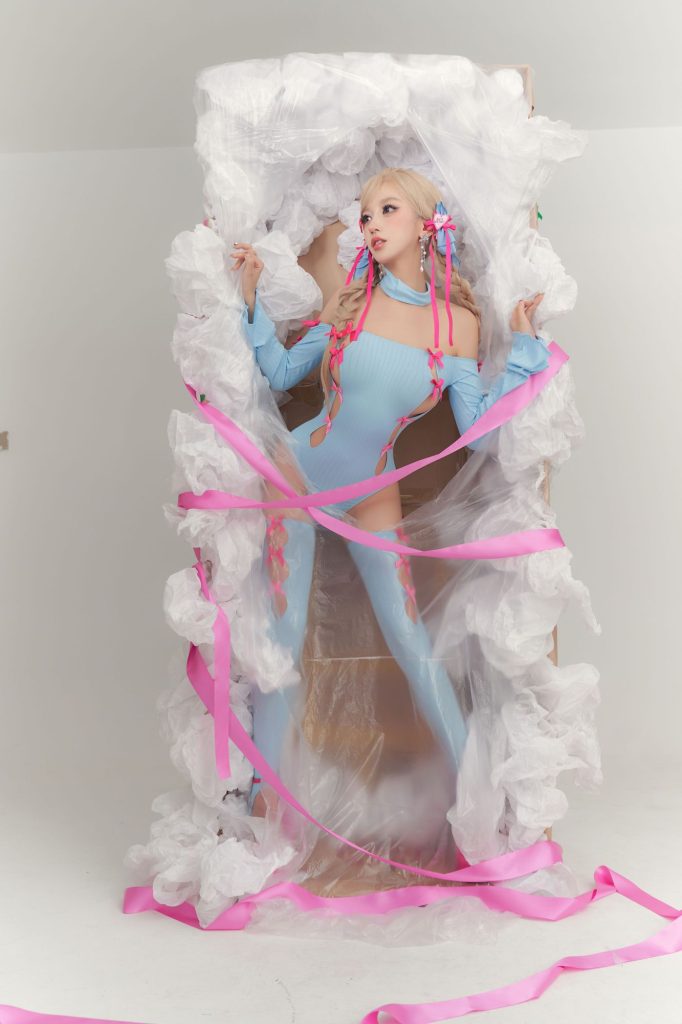 图片[3]-从收藏品到角色感：过期米线线喵演绎异世界玩偶的脆弱之美-cos图咖