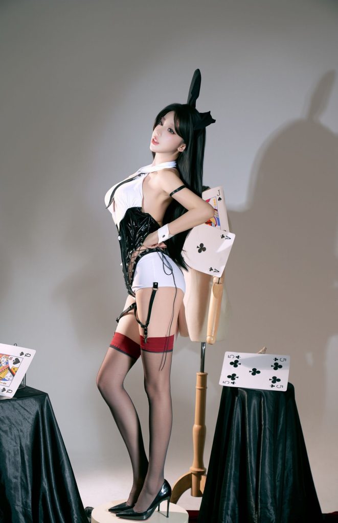 图片[4]-黑白牌局中的视觉王牌：过期米线线喵卡牌兔女郎的时尚赌局-cos图咖