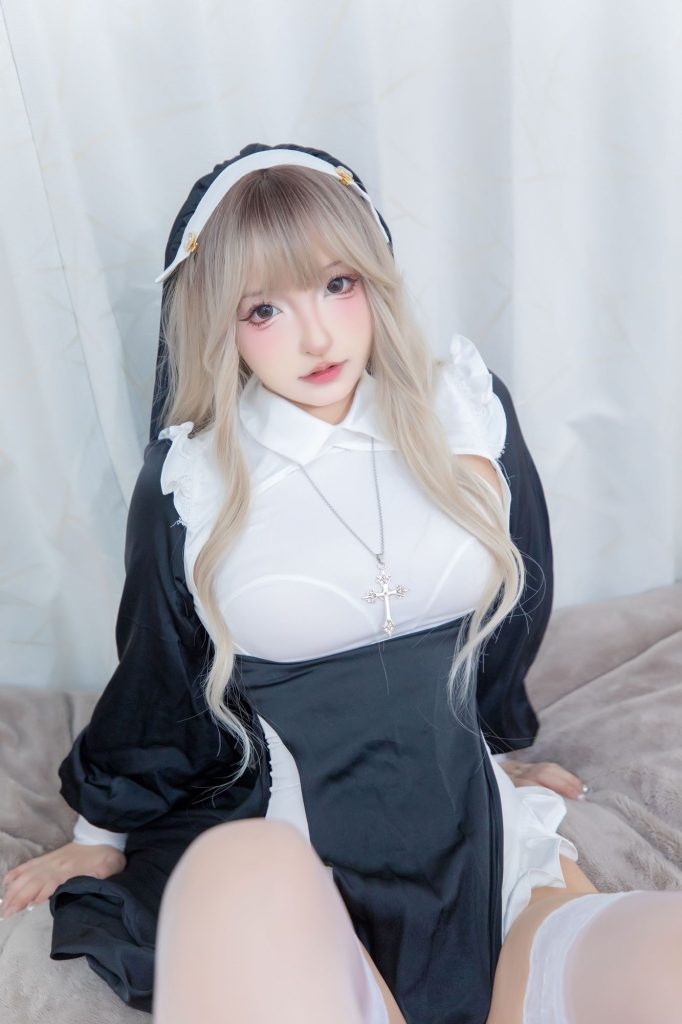 图片[4]-当神圣遇见枪火：神楽坂真冬战斗修女的优雅危险-cos图咖