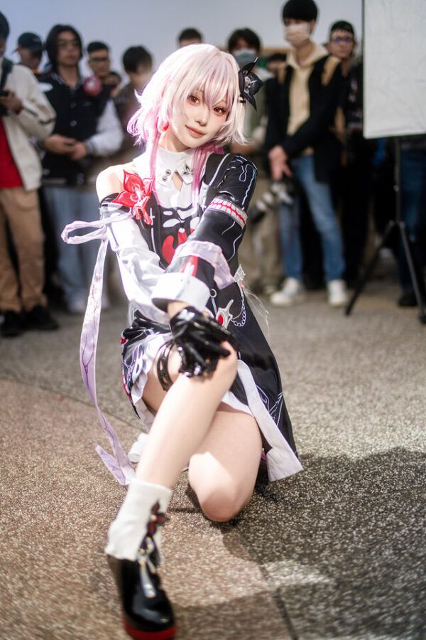 图片[4]-浅粉微光中的战场舞者：月海月音长夜月FF46惊艳瞬间-cos图咖