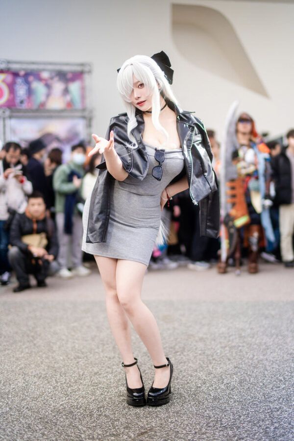 图片[4]-灰白冷光下的优雅统御：葵Aoi灰姑娘FF46现场直击-cos图咖