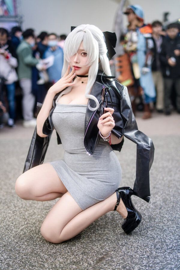 图片[3]-灰白冷光下的优雅统御：葵Aoi灰姑娘FF46现场直击-cos图咖
