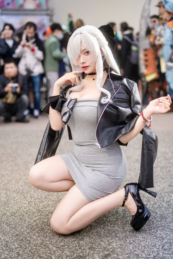 图片[2]-灰白冷光下的优雅统御：葵Aoi灰姑娘FF46现场直击-cos图咖