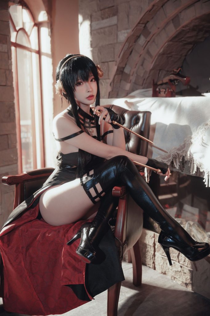 图片[4]-暖光下的未出鞘之刃：清水由乃约尔的优雅刺客美学-cos图咖