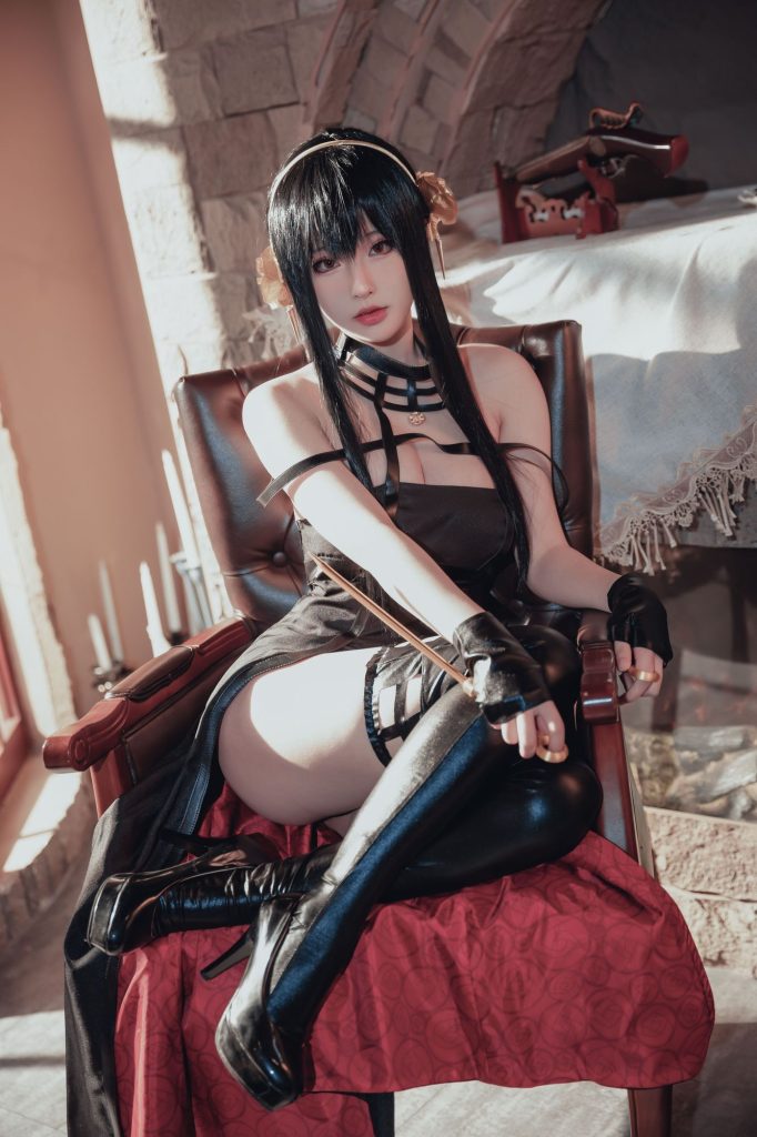 图片[3]-暖光下的未出鞘之刃：清水由乃约尔的优雅刺客美学-cos图咖