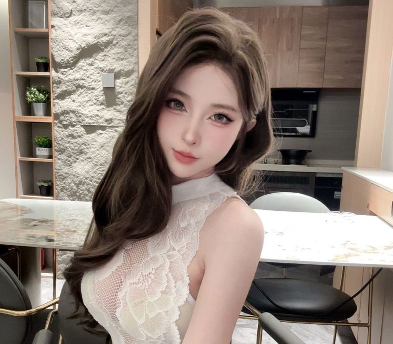 办公桌边的分寸感：清水由乃秘书招待室的冷艳秩序-cos图咖