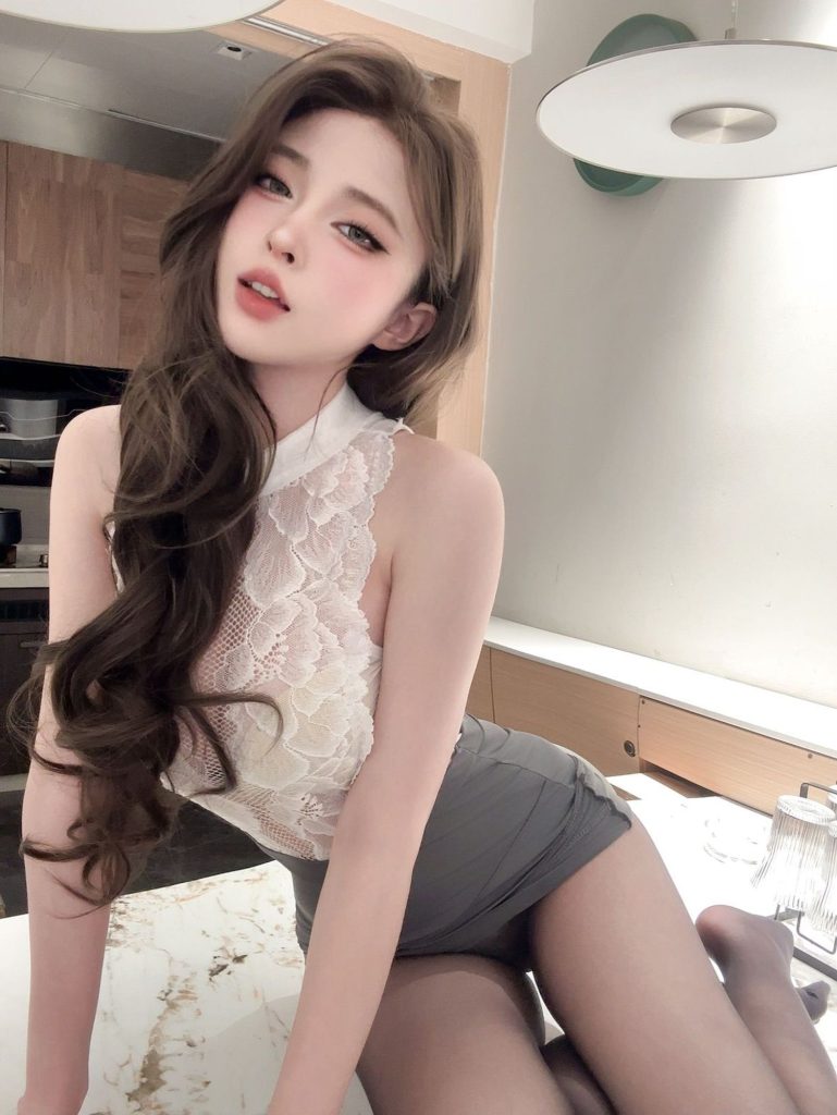 图片[4]-办公桌边的分寸感：清水由乃秘书招待室的冷艳秩序-cos图咖