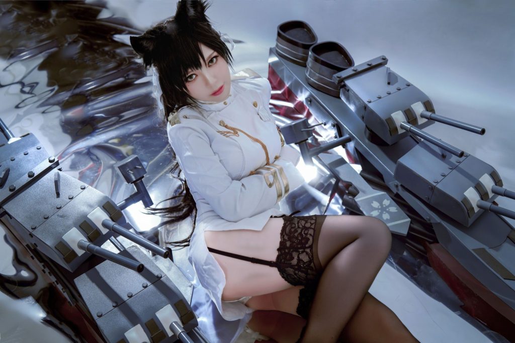 图片[1]-白色军装下的温柔掌控：BANBANKO半半子爱宕的冷感压迫美学-cos图咖