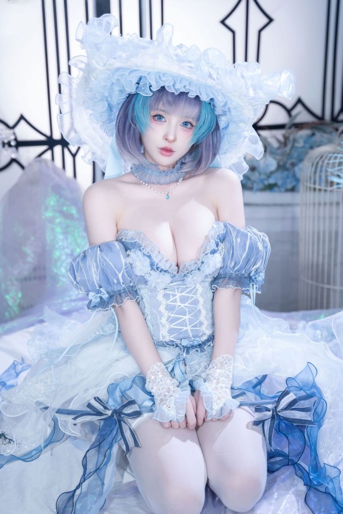 图片[2]-蓝白薄雾中的猫系梦境：清水由乃柴郡废稿礼服的温柔叙事-cos图咖