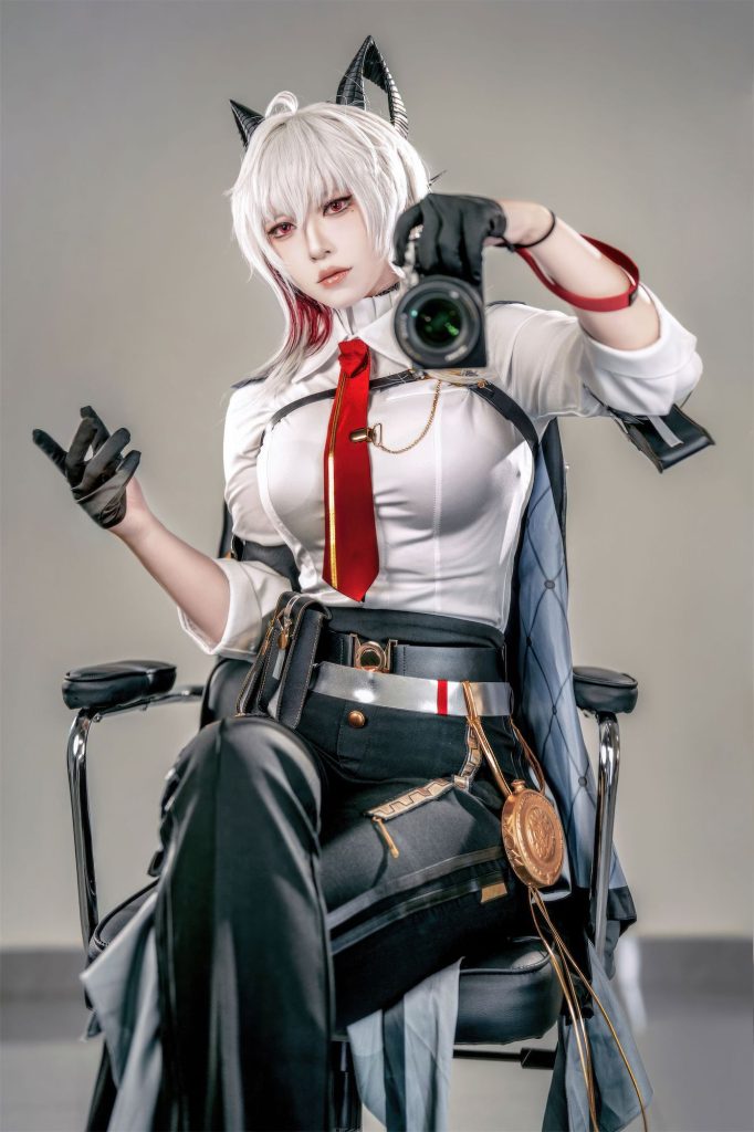 图片[2]-光影中的上位者：BANBANKO半半子赞妮的冷静压迫-cos图咖