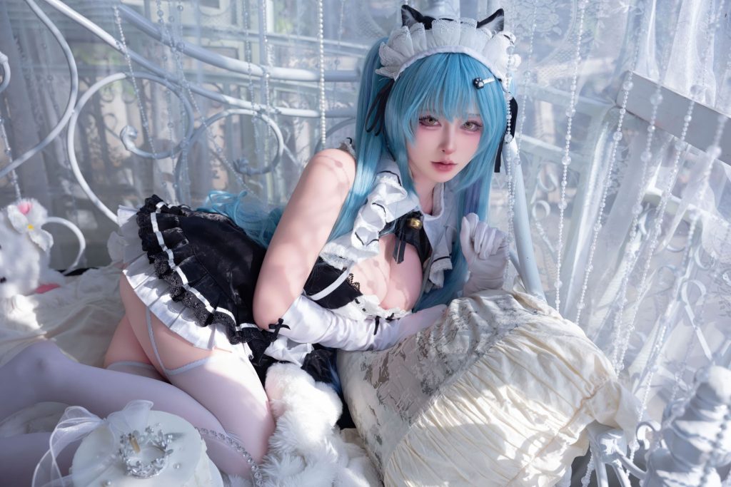 图片[1]-嘴硬心软的女仆法则：清水由乃普利瓦蒂的冷感优雅-cos图咖