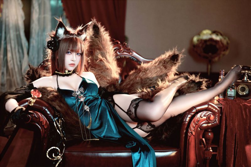 玉座之上的温柔审视:BANBANKO半半子天城的统御美学-cos图咖