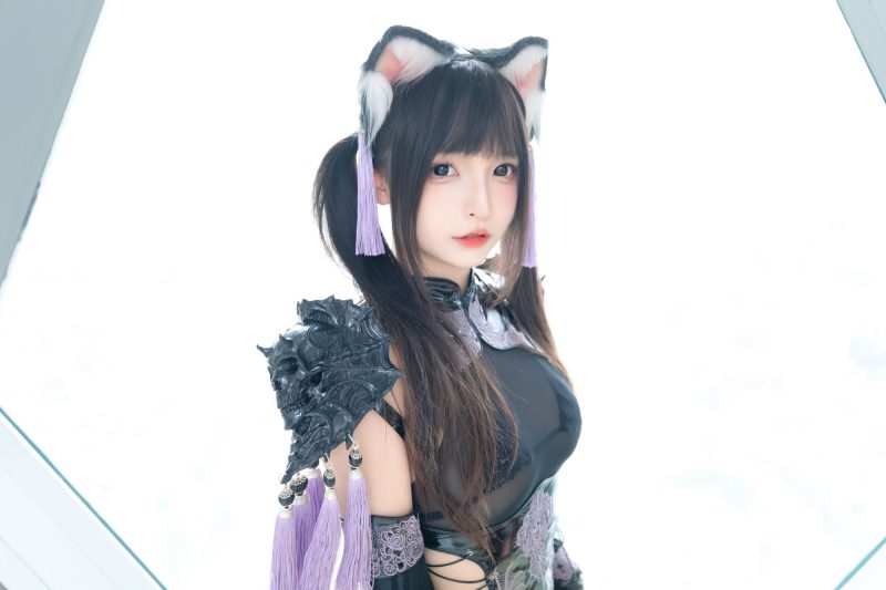 黑紫旗袍下的猫系法则：神楽坂真冬用眼神完成掌控-cos图咖