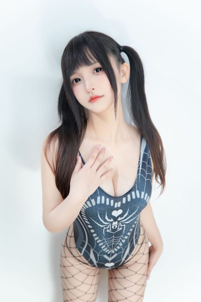 图片[2]-蛛丝缠绕的少女猎手：神楽坂真冬用视线布下温柔的网-cos图咖