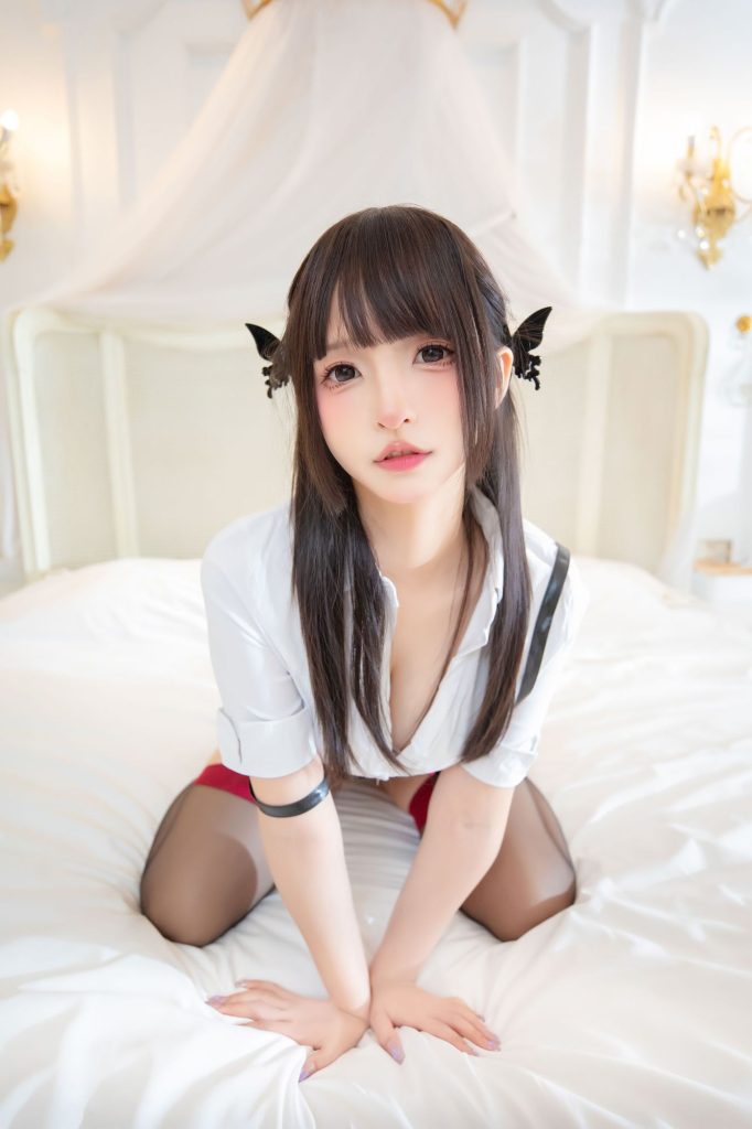 图片[2]-合上文件夹之后的注视：神楽坂真冬皮裙秘书的松弛瞬间-cos图咖